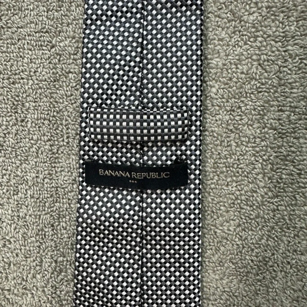 Banana Republic Mens Silk Blend Micro Check Tie Black Silver Grey 880055-00